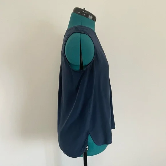 Vince Navy V-Neck Sleeveless Silk Blouse - Picture 2 of 6